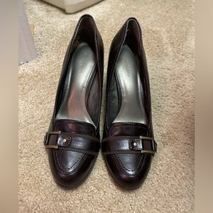 Women’s heeled leather shoe